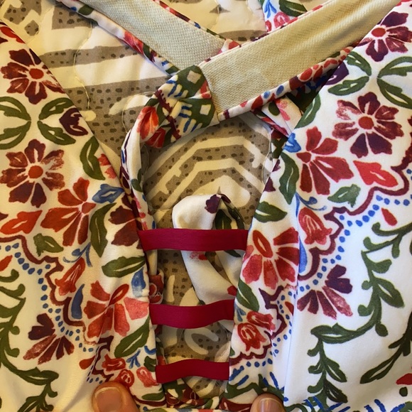 BECCA Swimsuit Top - Picture 2 of 4